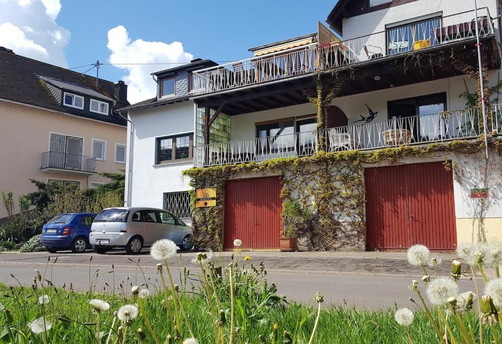 Casa Barzen - Stilvoll Urlauben An Der Mosel Lägenhet Reil Exteriör bild