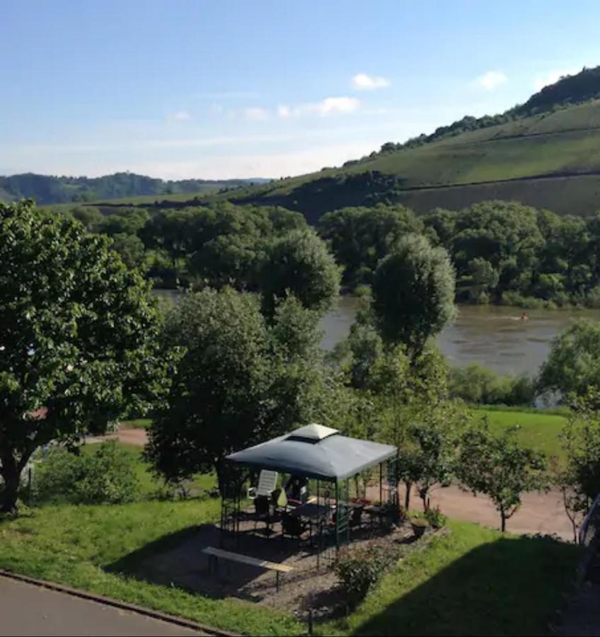 Casa Barzen - Stilvoll Urlauben An Der Mosel Lägenhet Reil Exteriör bild